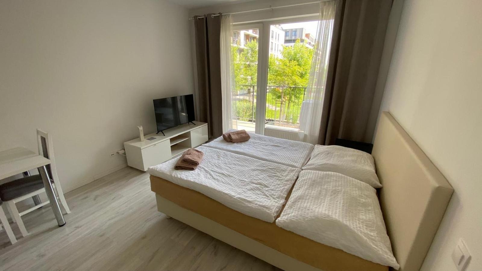 1 Room Apartment With Terrace, Slnecnice, 18B Bratislava Buitenkant foto